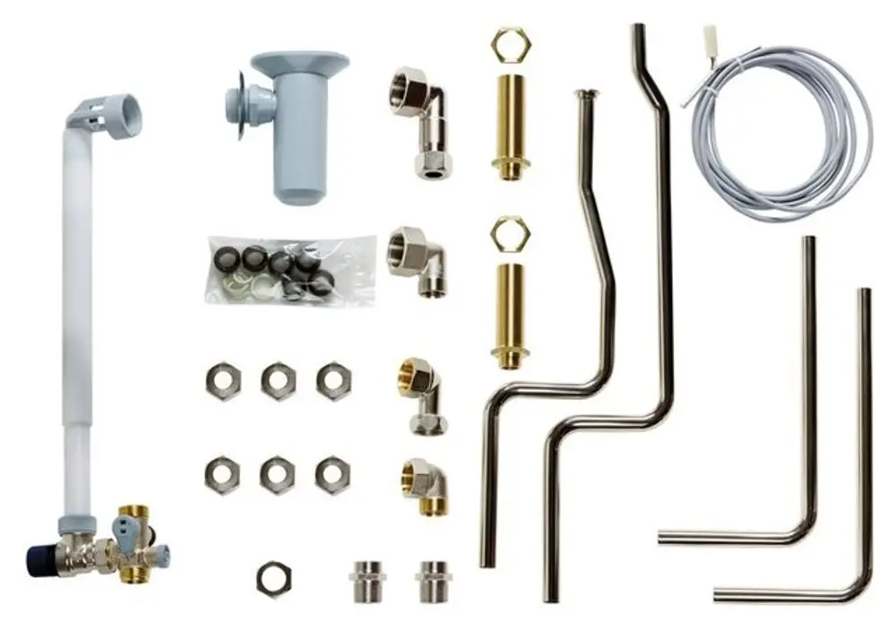 Vaillant Speicher-Verrohrungssatz bestehend aus verschiedenen Rohren, Verbindungsstücken und Zubehör zur Installation. Teile in Metall und Kunststoff, klar angeordnet.